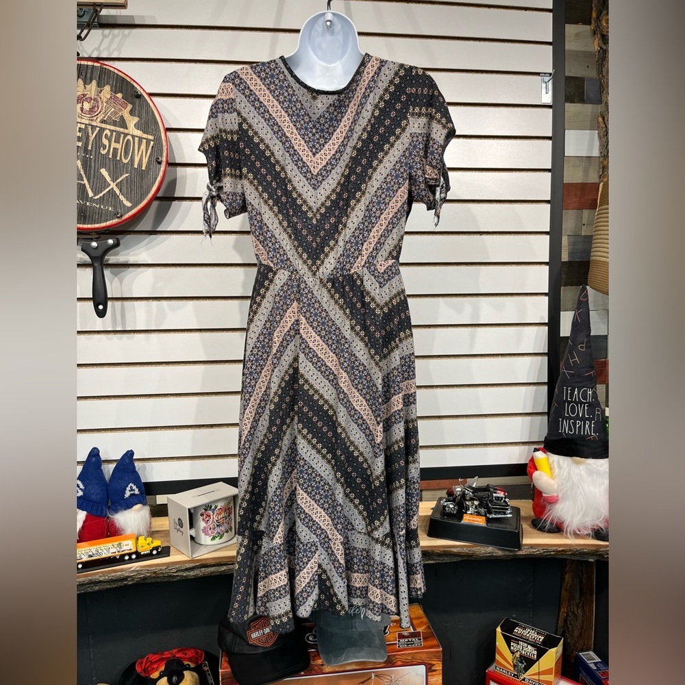 Jody wrap-style dress size medium - Picture 6 of 9
